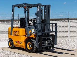 Force 154 típusú 1,5 tonna terhelhetőségű dízelmotoros villástargonca (1)