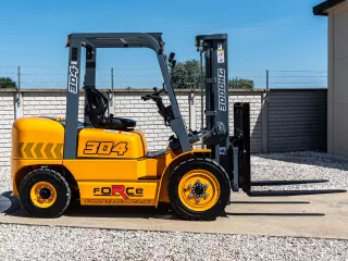 Force 304 Lux típusú 3 tonna terhelhetőségű dízelmotoros villástargonca (0)