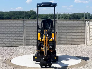 Force 311 Ex minikotró (5)