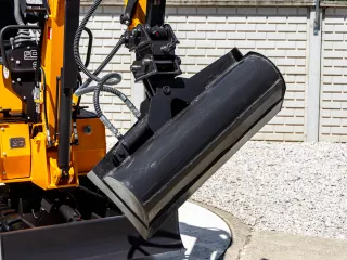 Force 317 100 cm-es kanál, hidraulikusan szögbe állítható (3)