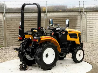 Force 324 kistraktor (2)