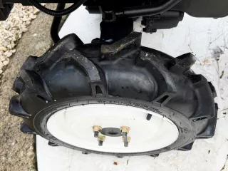 Force 324 kistraktor (24)