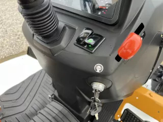 Force 325 Stage V kistraktor (17)