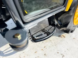 Force 325 Stage V kistraktor Cabin (18)