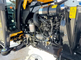 Force 325 Stage V kistraktor Cabin (19)