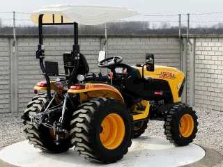 Force 325 Stage V kistraktor ipari abroncsozással (2)