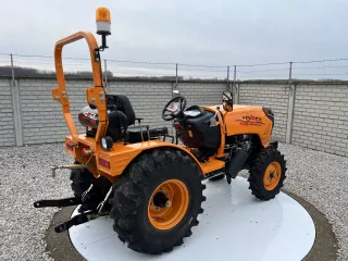 Force 435 kistraktor (2)