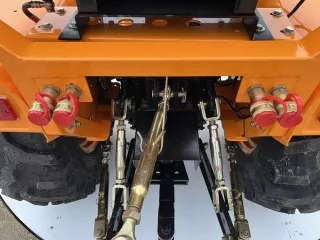 Force 435 kistraktor (10)