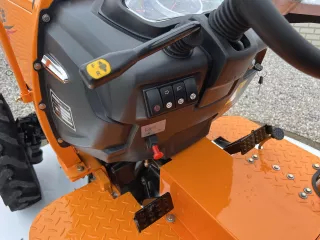 Force 435 kistraktor (15)