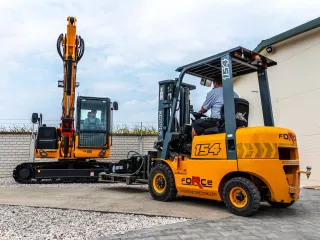 Force 470 árokásó / markoló (21)