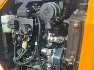 Force 83 dömper (magas ürítésű, önrakodó, Kubota dízelmotoros) (25)