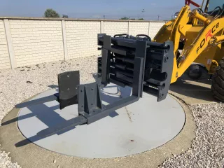 Force 915 raklapvilla, 360 fokban forgatható, villamozgatóval (2)