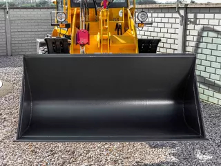 Force 915 terményrakodó kanál (2)