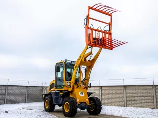 Force 915 trágya és bálavilla (6)