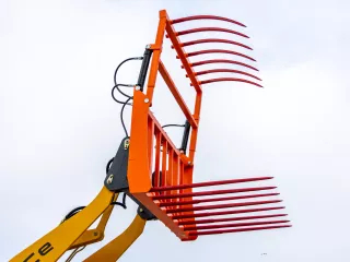 Force 915 trágya és bálavilla (8)