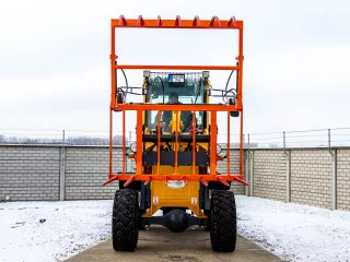 Force 915 trágya és bálavilla (10)