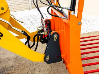 Force 915 trágya és bálavilla (13)