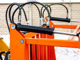 Force 915 trágya és bálavilla (15)