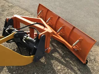 Tolólap 200cm-es, rakodógéphez, homlokrakodóhoz, hidraulikus elforgatással, Komondor STLRH-200/Force 915 (5)