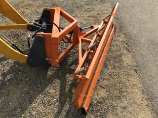 Tolólap 200cm-es, rakodógéphez, homlokrakodóhoz, hidraulikus elforgatással, Komondor STLRH-200/Force 915 (6)